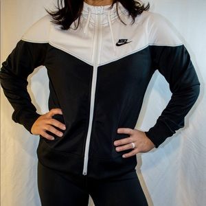 Nike Hoodies For Women
Nike Sportswear Heritage Women's Full-Zip Hoodie Medium